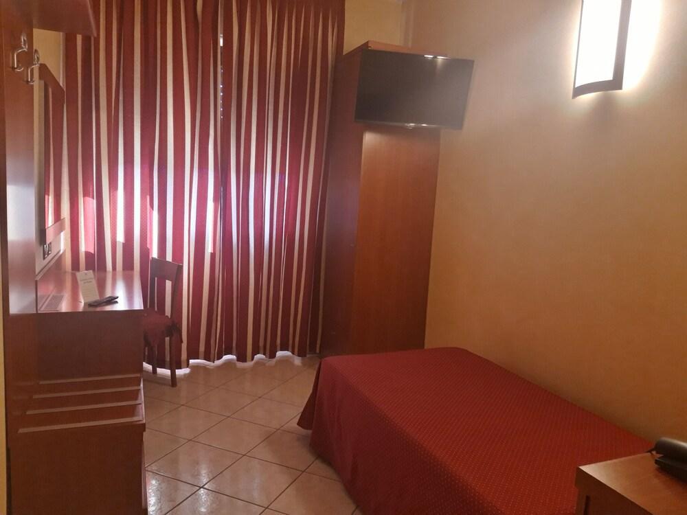 Hotel Ceretto Busca المظهر الخارجي الصورة